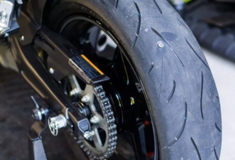 4 Tanda-tanda Ban Motor Harus Segera Diganti