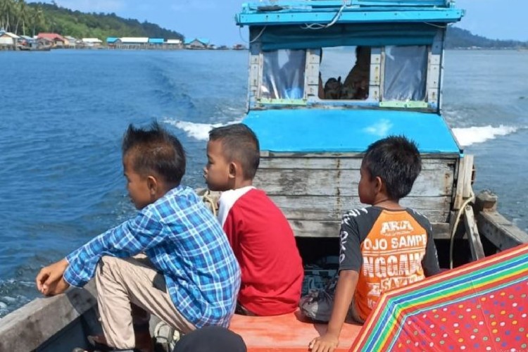Perjuangan Anak Pulau di Lingga Ikut Simulasi ANBK, Arungi Laut Berjam-jam