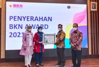 Lingga dan Tiga Daerah di Kepri Terima Penghargaan dari BKN