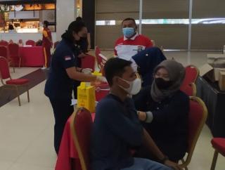 Polda Kepri Buka Gerai Vaksin di Kepri Mall, Suntik Ribuan Dosis per Hari