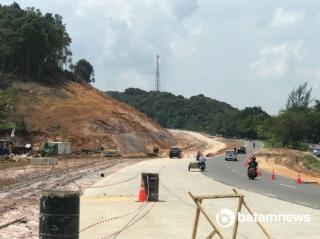 Hati-hati, Lereng Bukit Jalan Southlink Tiban Longsor