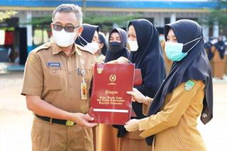 Ratusan Guru di Batam Terima Satya Lencana Karya Satya
