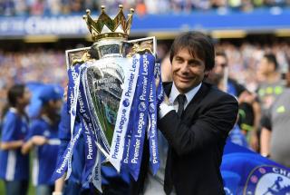 Antonio Conte Dikabarkan Tunggu Panggilan Manchester United