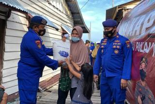 Usai Divaksin, Warga Pesisir di Karimun Dapat 10 Kilogram Beras