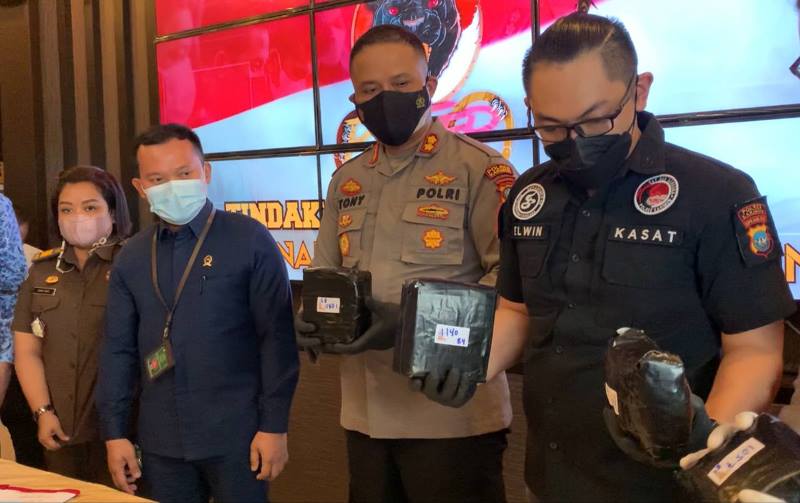 Polisi Karimun Tangkap Warga Bengkong Pembawa 6,5 Kg Sabu