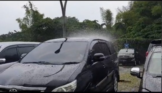 Viral Video Hujan Hanya Semobil Saja, BMKG Batam: Bisa Terjadi