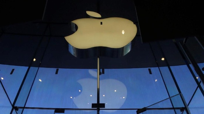Kacamata Pintar Apple Lindungi Ponsel dari Lirikan Mata Kepo