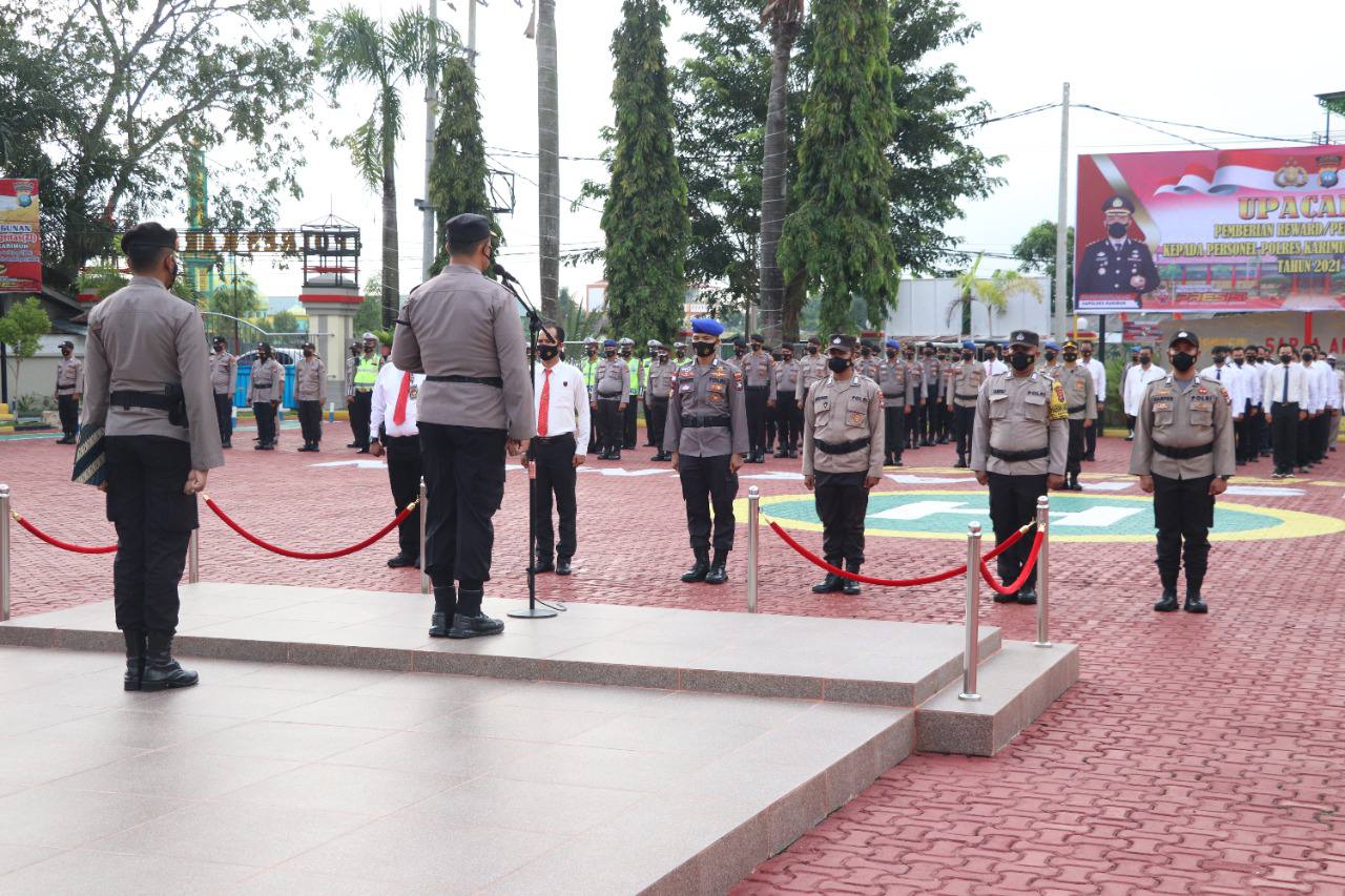Kapolres Karimun Beri Penghargaan ke 29 Personel