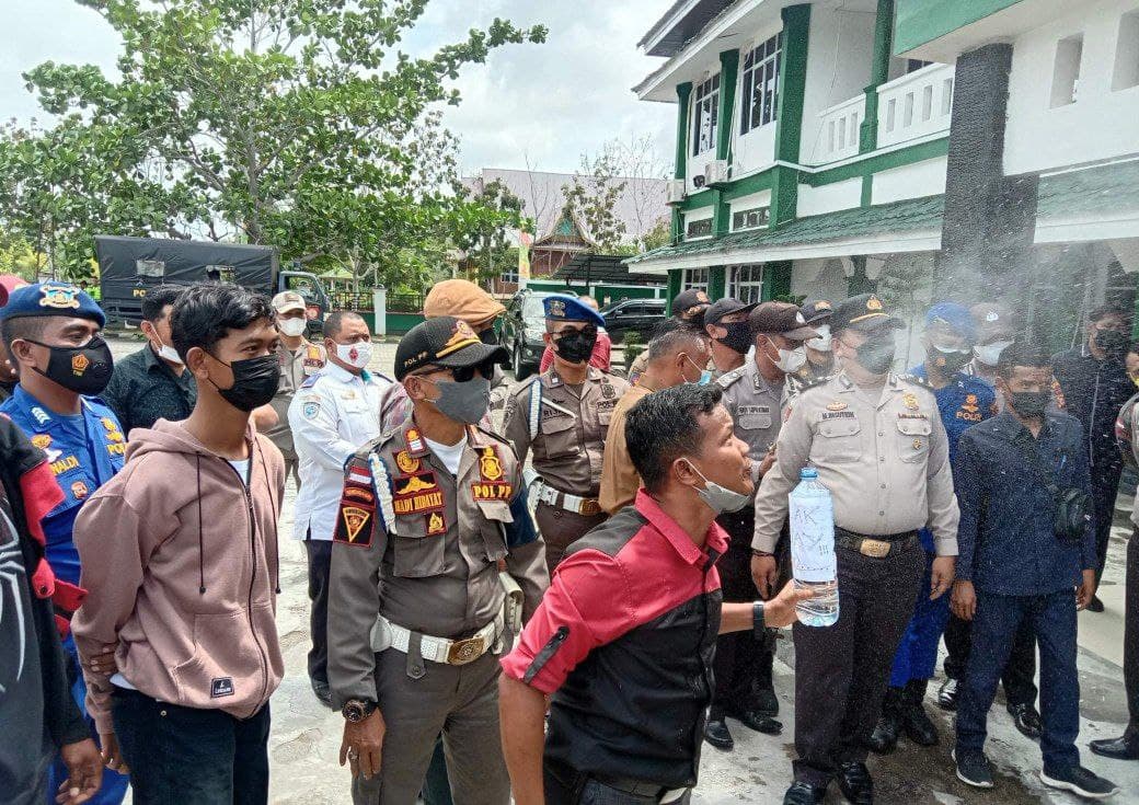 Kontroversi Kebijakan Jalur One Way di Selat Panjang