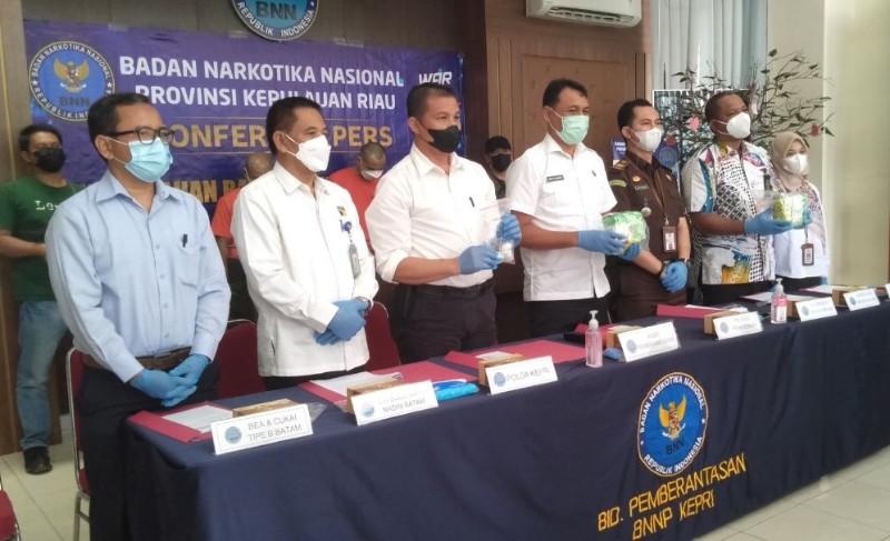 BNNP Kepri Musnahkan Tangkapan 1,9 Kg Sabu Jaringan Internasional