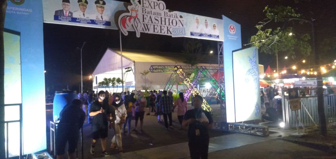 Hari Pertama Batam Batik Fashion Week 2021, Bazar Kuliner Laris Manis