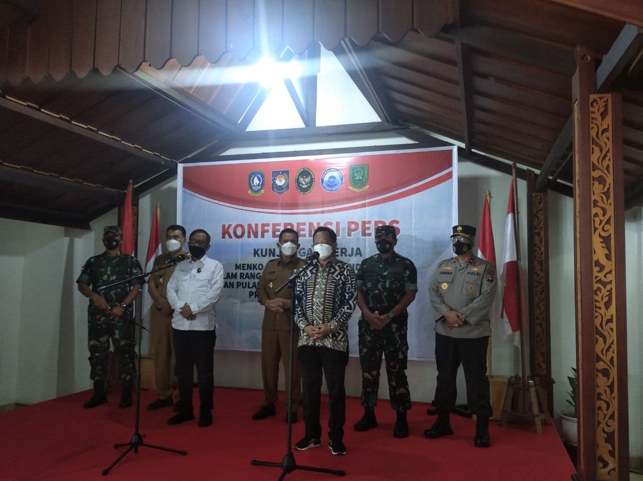 Khawatir Perbatasan Diobok-obok Asing, Jokowi Utus Tito dan Mahfud ke Natuna