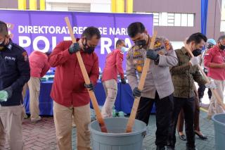 Puluhan Kilo Sabu Milik Jaringan Internasional Dimusnahkan Polda Riau