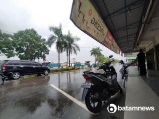 Musim Hujan, Omset Penjual Es Tebu di Batam Turun