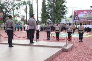 Kapolres Karimun Beri Penghargaan ke 29 Personel