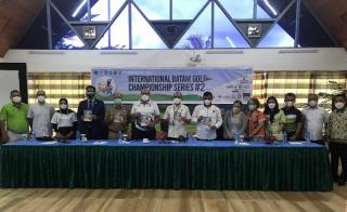 Kadin Batam Gelar Turnamen Golf Berhadiah Spesial 8 Unit Mobil