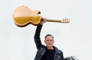 Penyanyi Bryan Adams Positif Corona 2 Kali dalam Sebulan