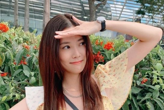 Aktris Cantik Singapura Carrie Wong Kisahkan Masa Kecil Tanpa Teman