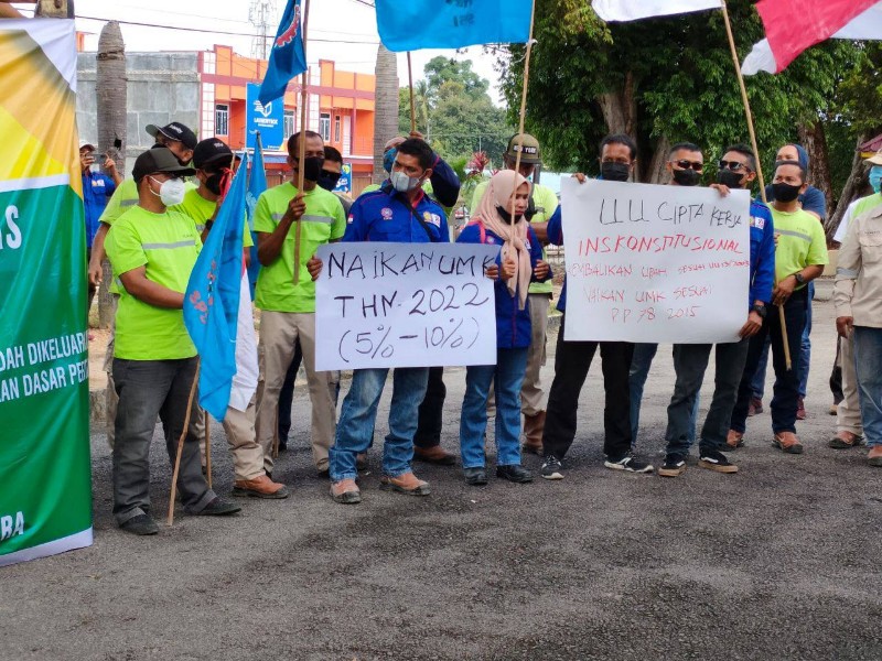 Buruh di Karimun Tuntut UMK Tahun 2022 Naik Minimal 5 Persen