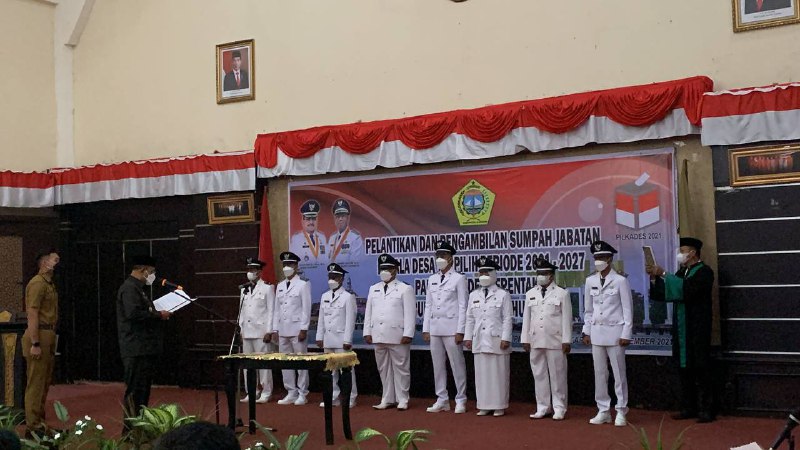 Lantik 8 Kades di Karimun, Bupati Rafiq: Dana Desa Harus Transparan