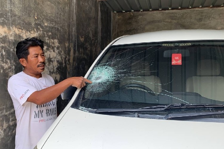 Kaca Mobil Seorang Warga Karimun Pecah Saat Parkir di Garasi, Diduga Dirusak
