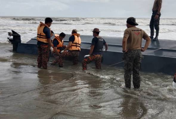 Gelombang Tinggi Ganggu Pencarian Korban Kapal TKI Tenggelam di Johor