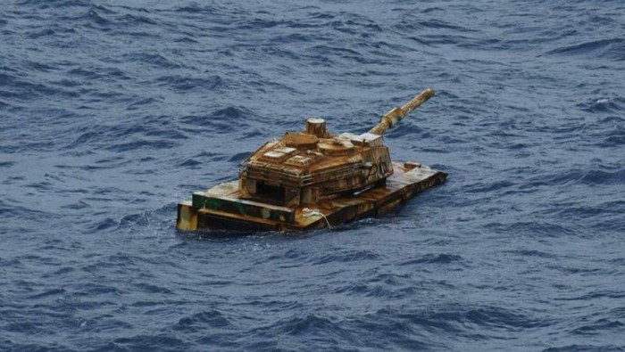 Bakamla Bantu TNI AL Cari Benda Mirip Tank Mengambang di Laut Natuna