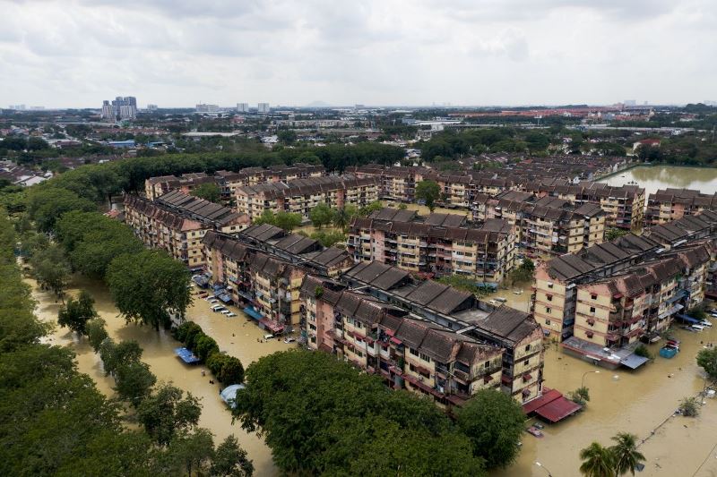 Libatkan WNI, Aksi Penjarahan Warnai Banjir Bandang di Malaysia