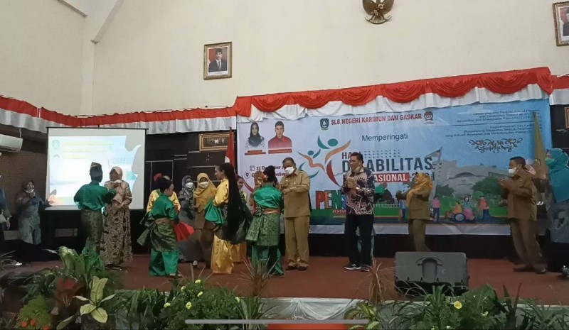 Cerianya Anak-anak Disabilitas di Karimun Berjoget Bersama Bupati Rafiq