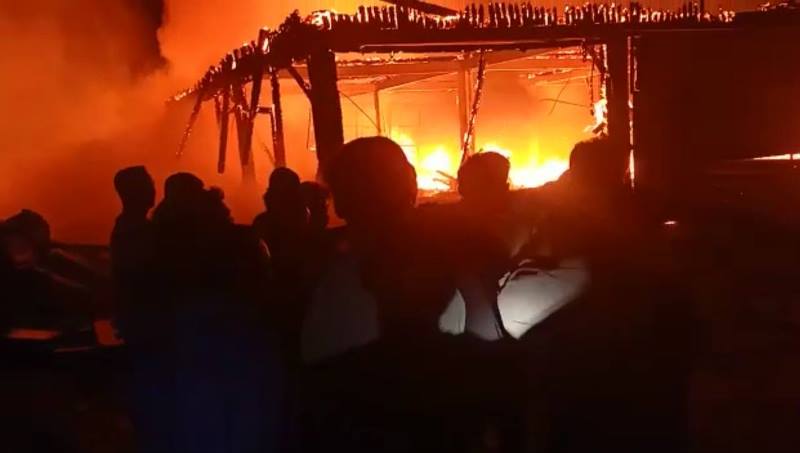 Kebakaran di Moro, Mess Karyawan Ludes Dilalap Api