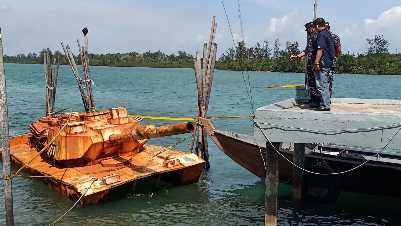 Geger Tank Mengapung di Laut Kepri Ternyata Replika, Untuk Kamuflase?