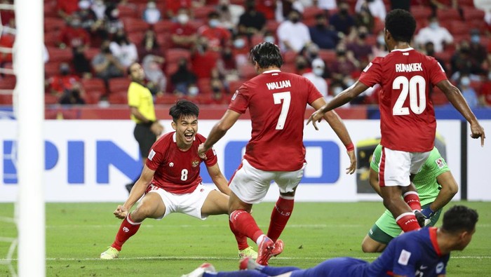 Indonesia Vs Thailand: Ezra Walian atau Hanis Saghara?