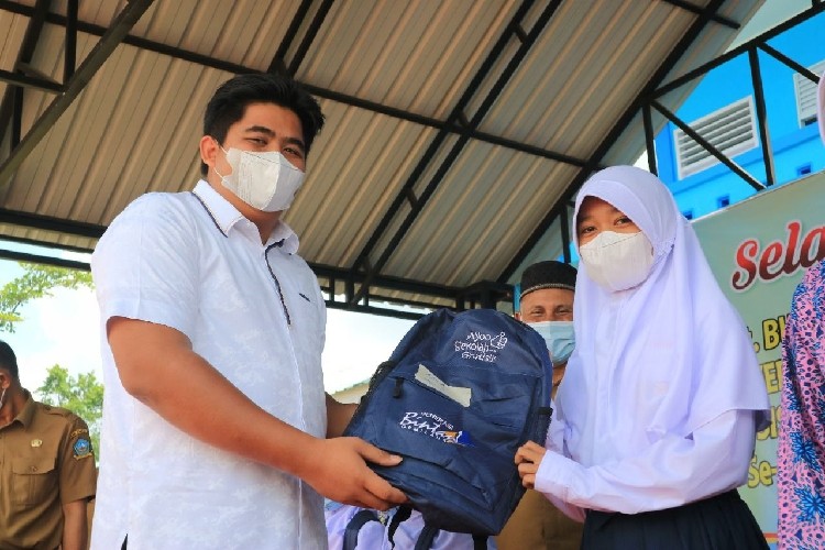 Ribuan Peserta Didik Baru SD/SMP se-Bintan Dapat Seragam Gratis