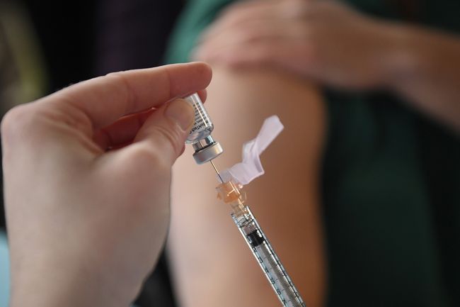 Siswa SD Meninggal Usai Vaksin Pfizer, ITAGI Ragu Terkait Obat Khitan