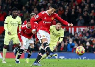 Gol Penalti Ronaldo Bawa MU Bungkam Meriam London