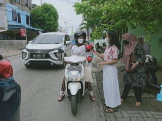 Siswa SLB di Karimun Berbagi Kasih Lewat Ratusan Tangkai Bunga