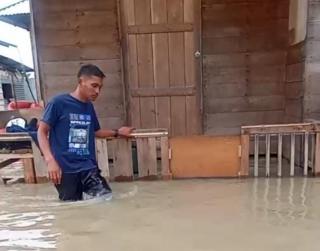 Banjir Rob Selutut Orang Dewasa Rendam Sudut Kota Selatpanjang