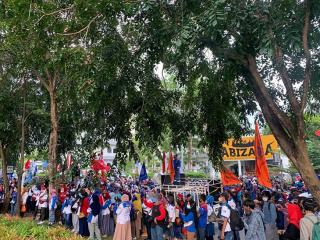 Demo Berhari-hari Tuntut Revisi UMK, Buruh: Kami Rela Gaji DipotongÂ 