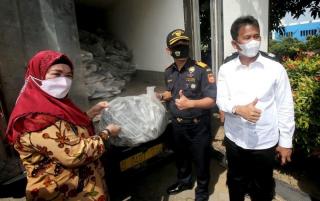 Panti Asuhan di Batam Dapat Hibah 5,28 Ton Ikan dari Bea Cukai
