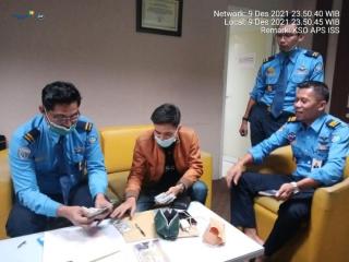 Cleaning Service Bandara Temukan Dompet Isi Dolar AS Senilai Rp 135 Juta