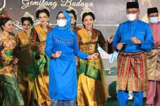 Sekda Batam Berjoget Tutup Kenduri Seni Melayu 2021