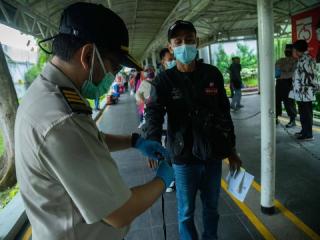 Indonesia Migrant Workers Returning Through Batam Must Conduct Swab Test Twice