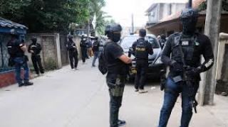 Densus 88 Angkut Bukti dari Rumah Terduga Teroris di Batam