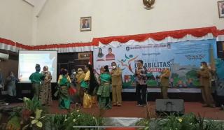 Cerianya Anak-anak Disabilitas di Karimun Berjoget Bersama Bupati Rafiq