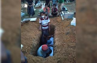 Visum Selesai, Jenazah Korban Ledakan Bom Ikan di Bintan Dimakamkan
