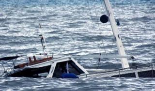 Kapal Angkut 75 Fiber Ikan Tujuan Kalimantan Tenggelam di Perairan Natuna