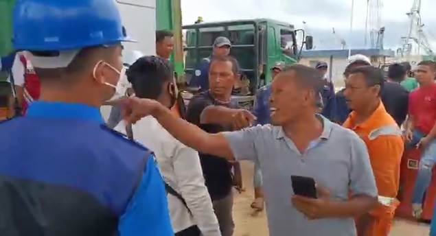 Auto Gate Rusak, Sopir Kontainer Ngamuk di Pelabuhan Batu Ampar