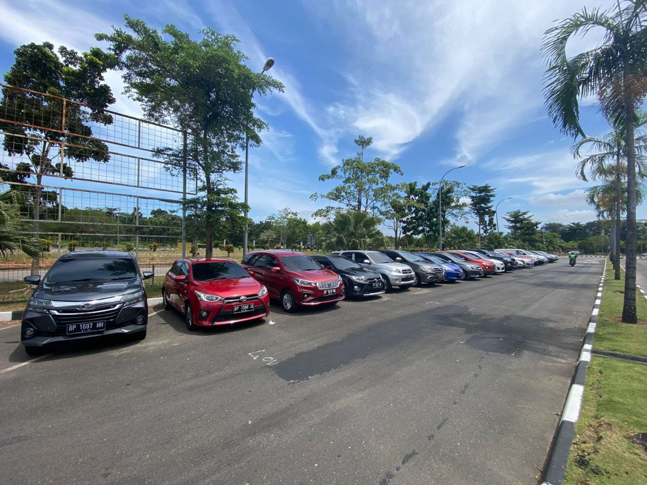 RAM Showroom Bagi-bagi Angpao Sambut Imlek
