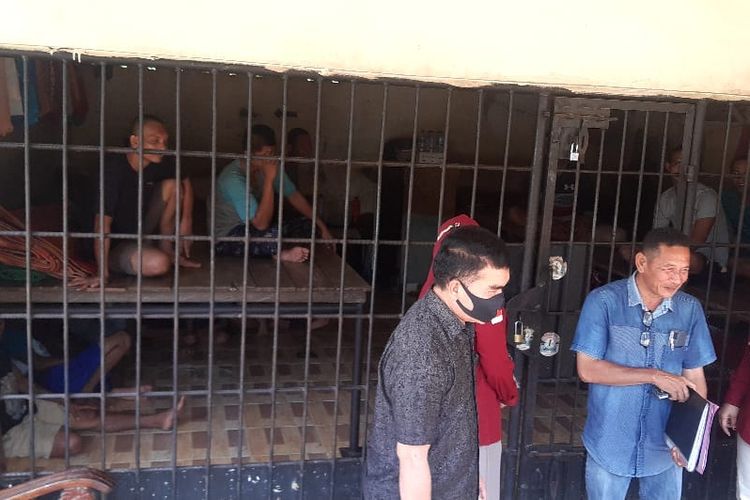 Manusia dalam Kerangkeng Rumah Bupati Langkat Diduga Disiksa