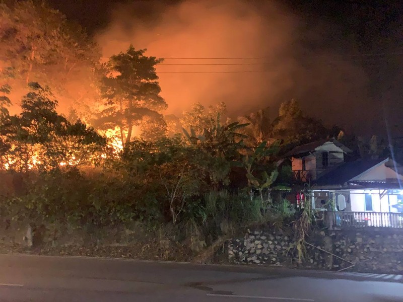 Kebakaran Lahan di Tebing Karimun Nyaris Lahap Rumah Warga